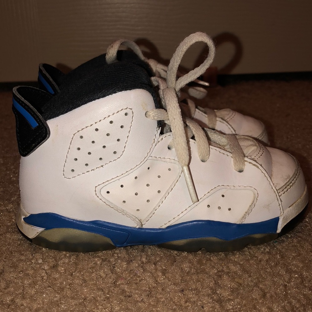Jordans...WILL GIVE FREE SHIPPING!
